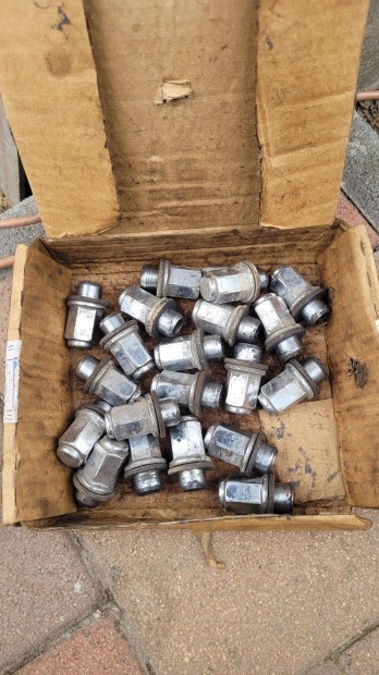 Toyota alufelni any�k ker�kcsavar 20db