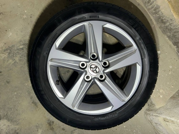 Toyota alufelni nyri gumival