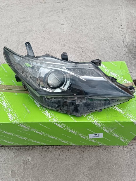 Toyota auris II bontott fényszóró!