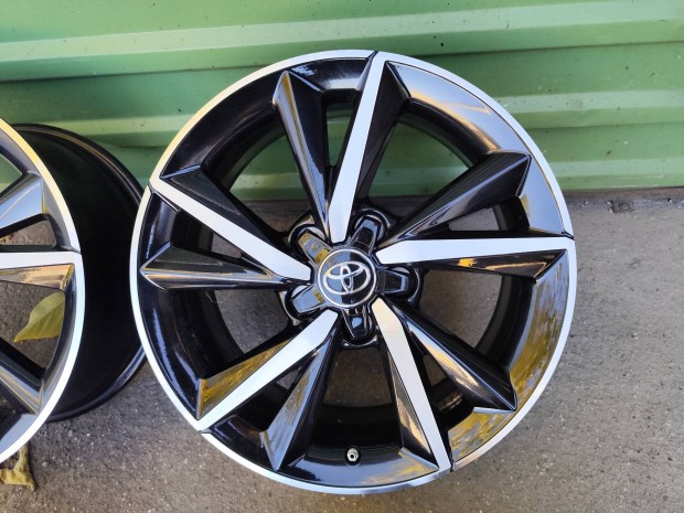 Toyota auris , Yaris Cross gyri alufelni 5x114,3 17"