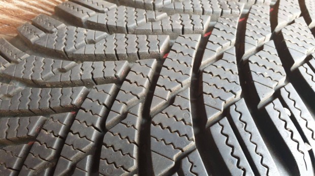 Toyota auris tli szett 205/60 R16 firestone