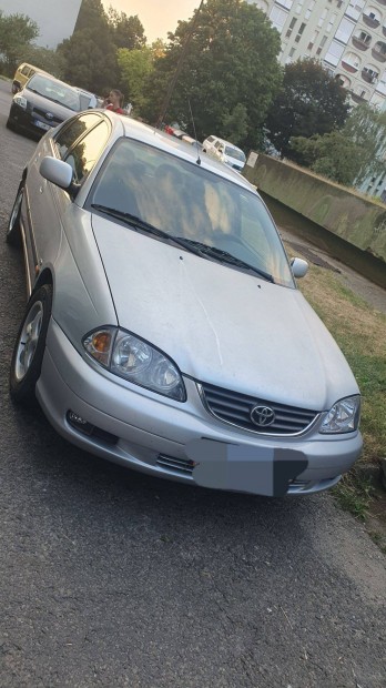 Toyota avensis 1.8 benzin