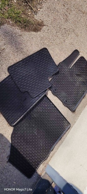 Toyota aygo X gumi sz�nyeg