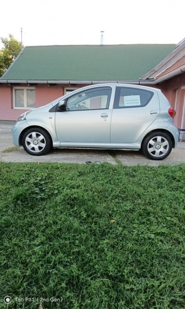 Toyota aygo friss mszakival elad. 