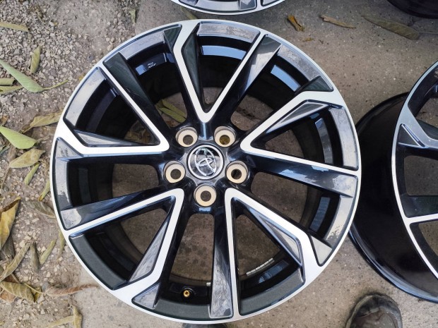 Toyota c-hr chr gen2 Corolla , Corolla Cross gyári 5x114,3 18"