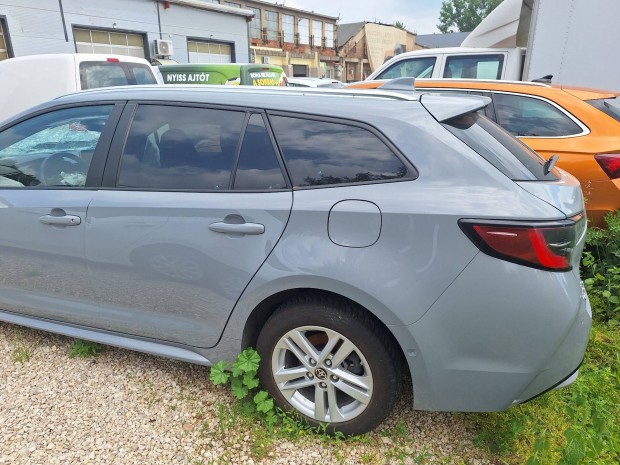 Toyota corolla 1.8 hibrid eladó