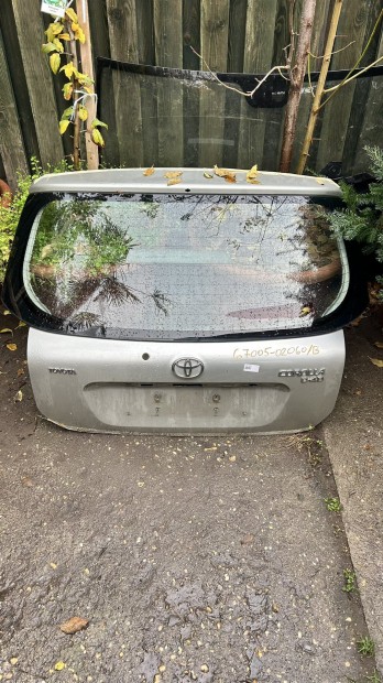 Toyota corolla hatchback csomagt�r ajt� 67005-02060 elad�