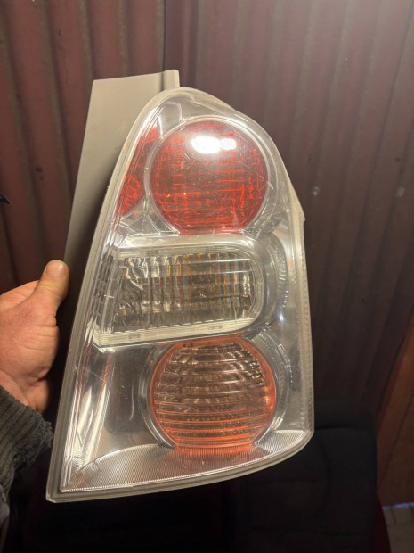 Toyota corolla verso hatso lampa