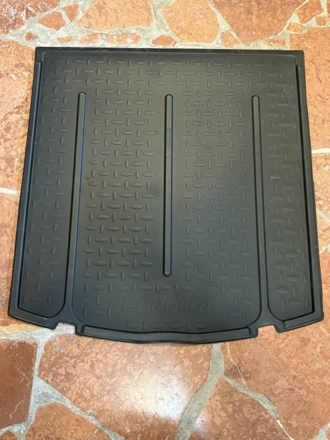 Toyota csomagt�r t�lca