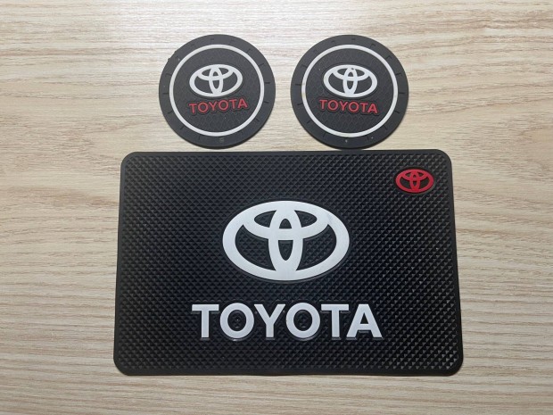 Toyota cs�sz�sg�tl�s mobil tart� m�szerfalra �s poh�rtart� al�t�t