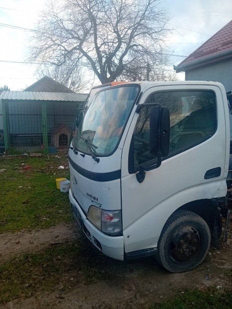 Toyota dina elad