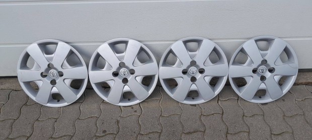 Toyota d�szt�rcsa 15"
