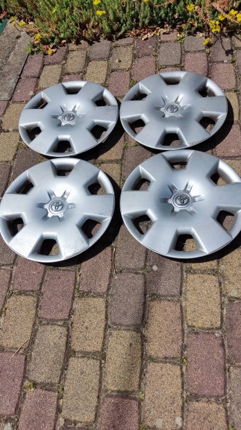 Toyota dsztrcsa 15" 