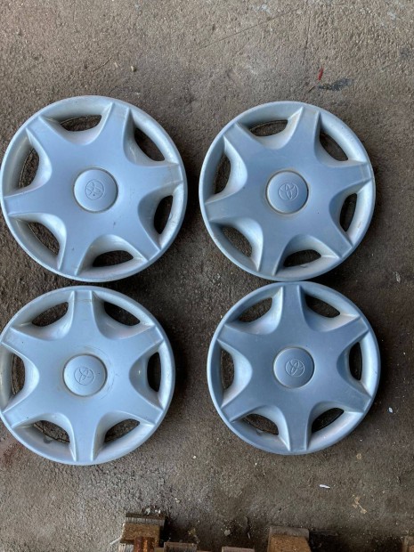 Toyota dsztrcsa szett (4 db)