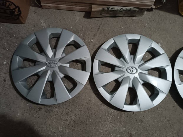 Toyota d�szt�rcs�k 15