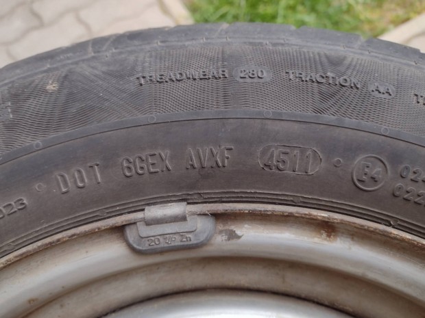 Toyota felni nyri gumival