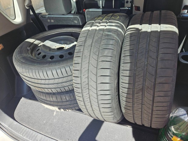 Toyota felni szett r16, nyári gumikkal