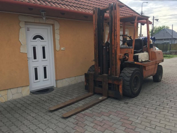 Toyota gázos 4 tonnás triplex oldalmozgató villával