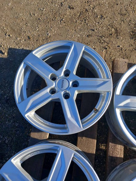 Toyota gyri 16" alufelni garnitra 5x114.3