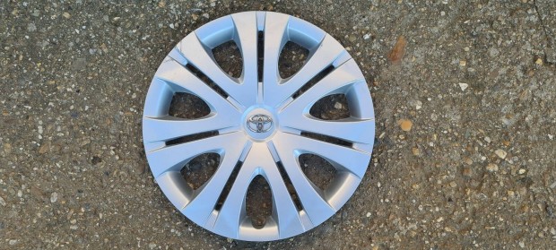 Toyota gyri 16" ezst dsztrcsa.