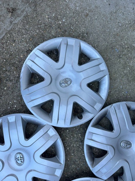 Toyota gyri 16-os dsztrcsa szett elad