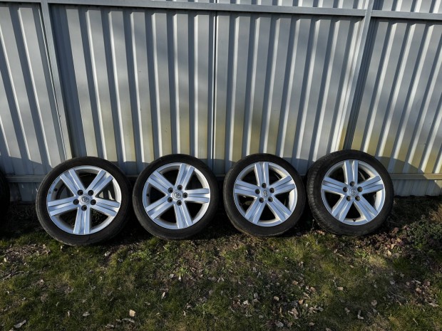 Toyota gy�ri 17"-os alufelni 5x114.3-as lyukoszt�s�