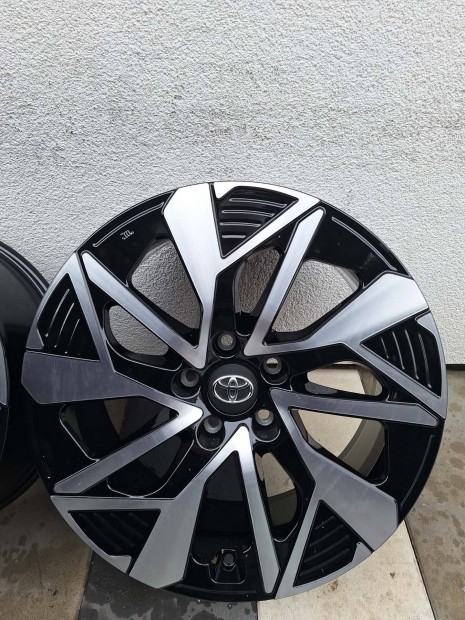 Toyota gy�ri 18 colos teljesen �j felni Corolla Rav4 Camry BZ4X Auris