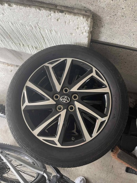 Toyota gyri Alufelni 4db ,j gumikkal,s 4db szenzorral
