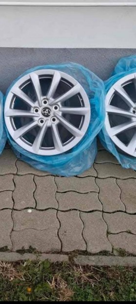 Toyota gyári R17' alufelni szenzorral