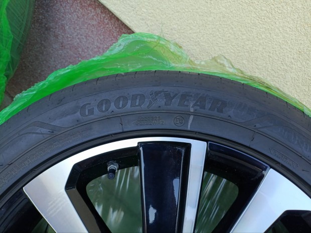 Toyota gyári R18' alufelni szett nyári gumival