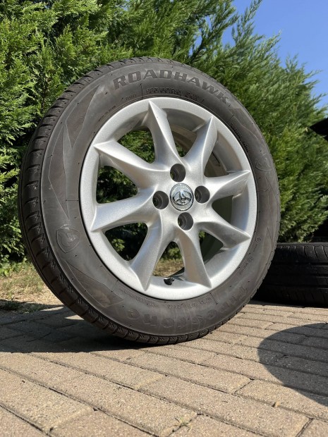 Toyota gyri alufelni 15" 4x100 gumikkal