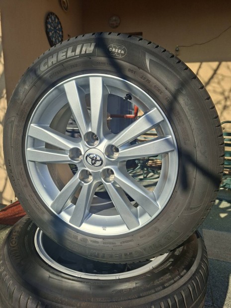 Toyota gyri alufelni alu felni 5x114.3 60.1 ET39 Michelin 205/60r16 