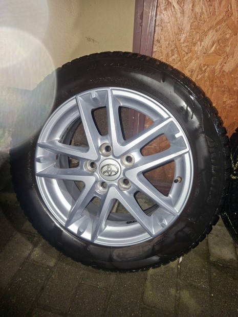 Toyota gyri alufelni alu felni 5x114.3 60.1 ET45 205/55r16 teli