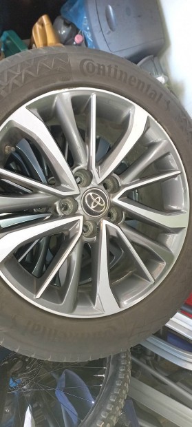 Toyota gy�ri alufelni szett 225/55R17 ny�rigumival