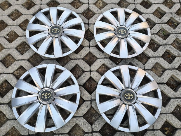Toyota gyári dísztárcsa 16" 4 db