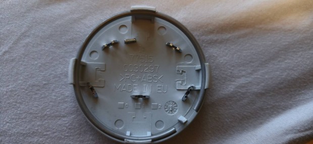 Toyota gy�ri ez�st alufelni k�z�p d�szkupak 62mm 4db