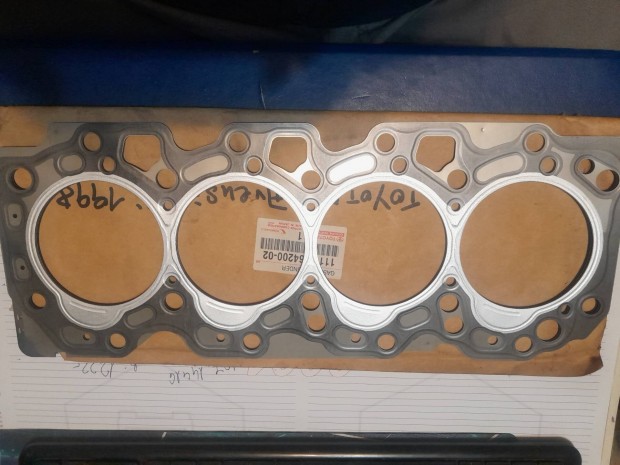 Toyota gy�ri hengerfej t�m�t�s 2.0 td.