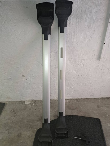 Toyota gy�ri tet�s�n Auris, yaris, prius, chr