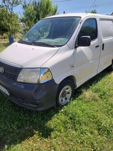 Toyota hiace 2.5d4d,4x4-es,3 szem kis tgk elado
