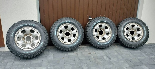 Toyota hilux kerk terepjr kerk 