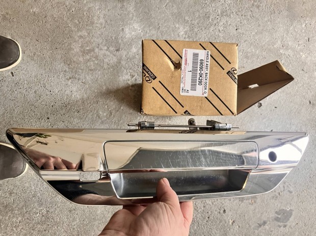 Toyota hilux plat kilincs 