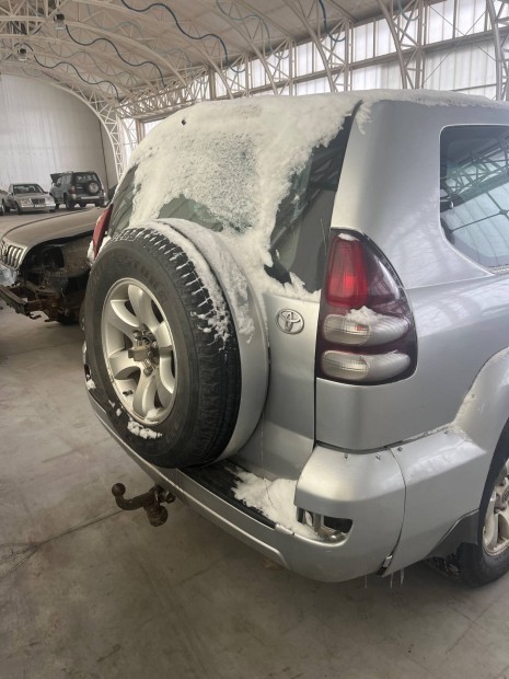 Toyota land cruiser 120 , 125 megmaradt alkatr�szek