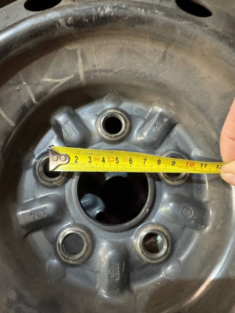 Toyota lemezfelni 5x100 nyrigumival