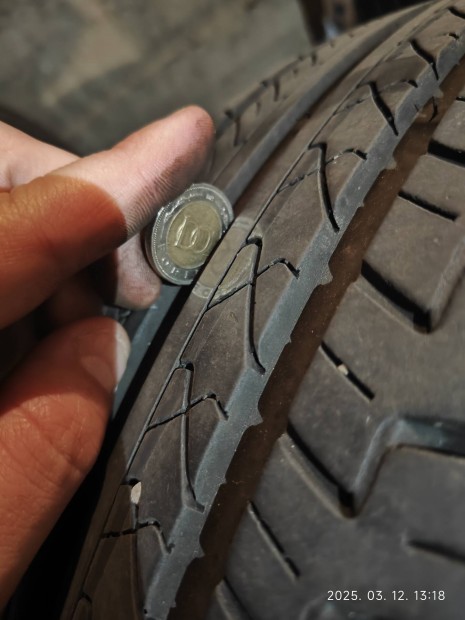 Toyota lemezfelni. 5x114.3 R15 használható gumikkal.