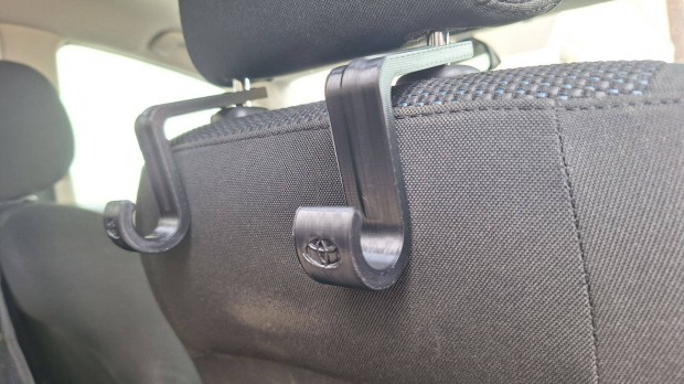 Toyota logo-s csomagakaszt� fejt�ml�ra