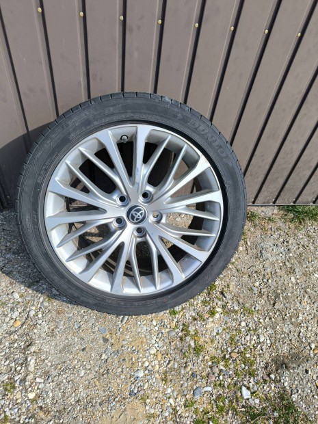 Toyota ny�ri gumigarnit�ra