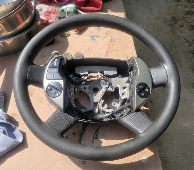 Toyota prius 2 multifunkcios kormány 15000