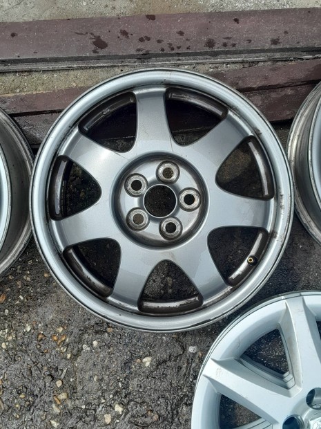 Toyota prius audi a1 a2 a3 seat Skoda r16 5x100 felni alufelni