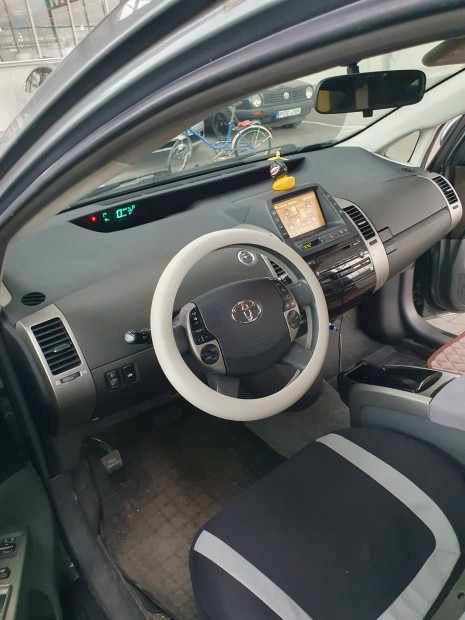 Toyota prius hybrid meglehetősen.