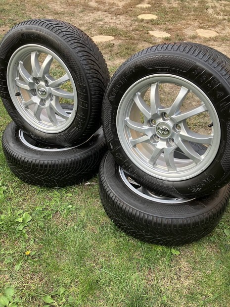 Toyota prius plus K�nny�f�mfelni